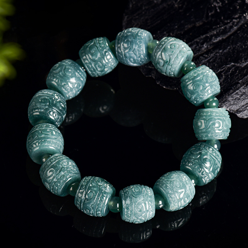 Beading - Bracelet en perles sculptées en jadéite